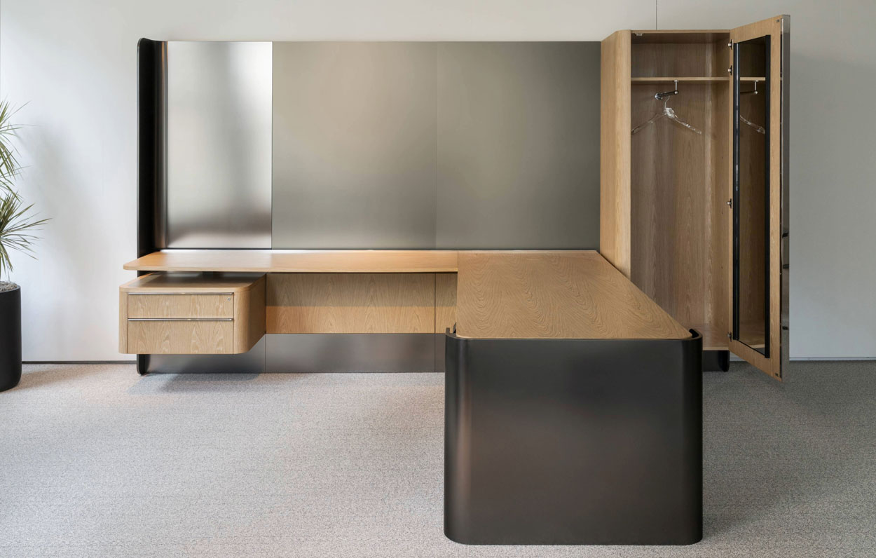 Cloak Associate Office #512 EV Natural Rattan + #316 Matte Mirror Black 5