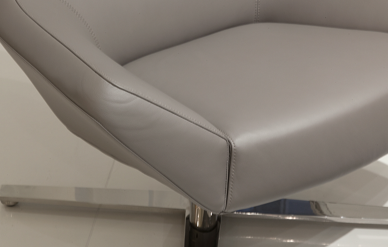 Bing High Back Luxe Lounge 4 Star Base